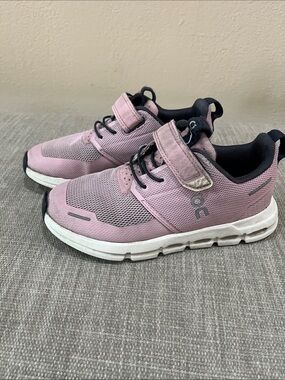 On Running Kids Pink and Black Hook-and-Loop Sneakers